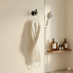 Lave-dos en éponge de bambou présenté en mise en scène dans une salle de bain naturelle, idéal pour exfolier et nettoyer le dos en douceur. 